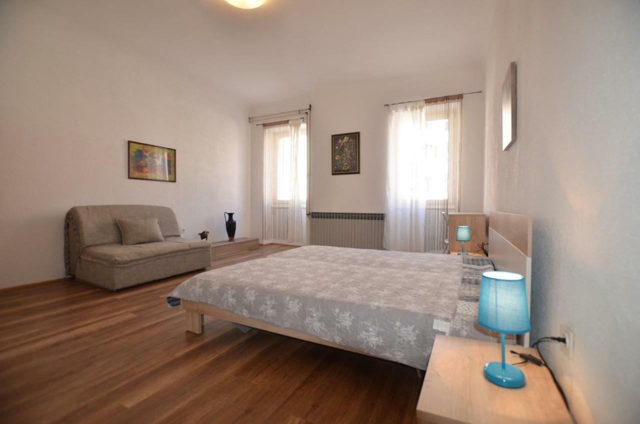 Yulia Apartments Rovinj Extérieur photo